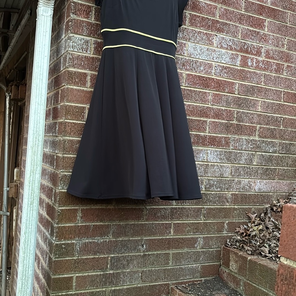 AGB Petite Black Fit & Flare SS Midi Dress Yellow Trim at Waist 12P Knee Length